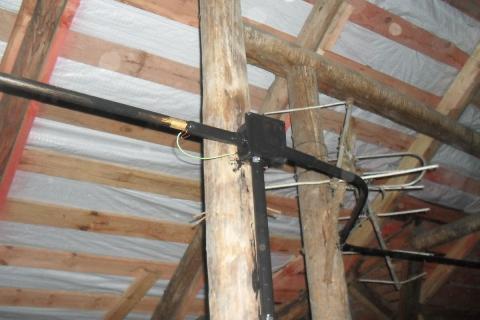 Монтаж электропроводки в стальных трубах по деревянным поверхностям