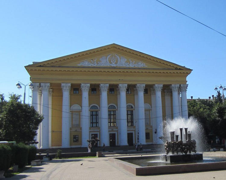 Театральная площадь в Рязани